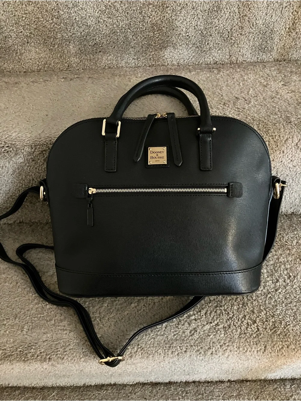 BEAUTIFUL CONDITION!DOONEY & BOURKE SAFFIANO LEATHER DOMED ZIP SATCHEL CROSSBODY